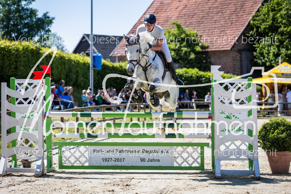 Donop24-M-Spr-033 | MomenTaufnahmen Pferdesportfotos