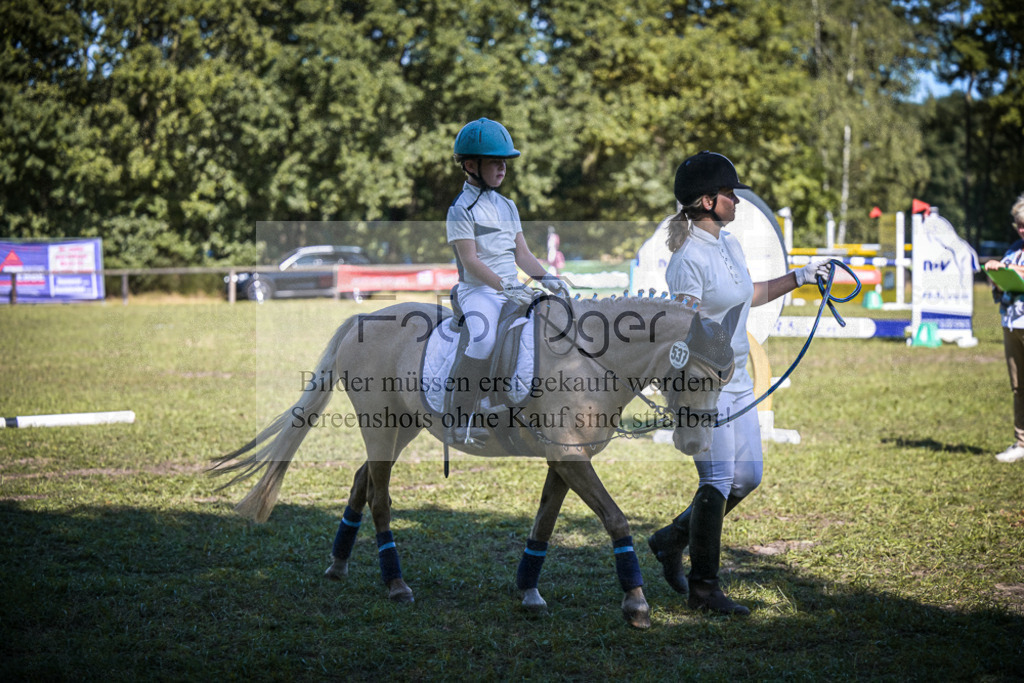 DOS_0214 | Entdecke hochwertige Reitturnierfotos von Foto Oger. Professionell, emotional und authentisch – jetzt Lieblingsmomente im Shop bestellen.Deutschlandweite Turnierfotografie. - Realisiert mit Pictrs.com