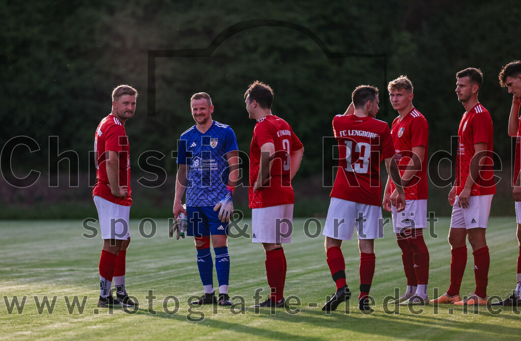 2023-08-25_001_FC_Finsing_gegen_FC_Lengdorf | Finsing, Deutschland, 25.08.2023:
Fußball, Kreisliga 2023 / 2024, 6. Spieltag, FC Finsing gegen FC Lengdorf, Endergebnis: 5:0

Martin Lechner (FC Lengdorf, #11), Torwart Johannes Preis (FC Lengdorf, #1), Moritz Holzner (FC Lengdorf, #3), Tobias Lechner (FC Lengdorf, #13)

Foto: Christian Riedel / fotografie-riedel.net
