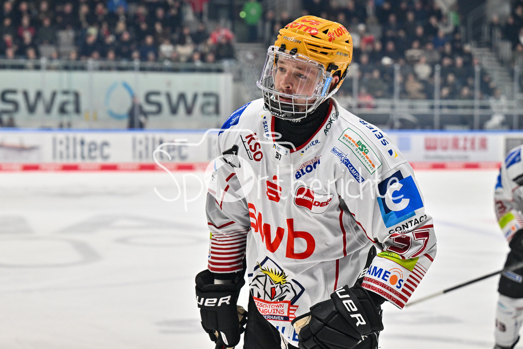 Augsburger Panther - Fischtown Pinguins | Jubel der Gaeste nach dem Treffer zum 0-2 durch Markus VIKINGSTAD (Fischtown Pinguins 37) / Freude / Happy / tor / torschuetze / DEL: Augsburger Panther - Fischtown Pinguins, Curt Frenzel Stadion am 08.01.2025