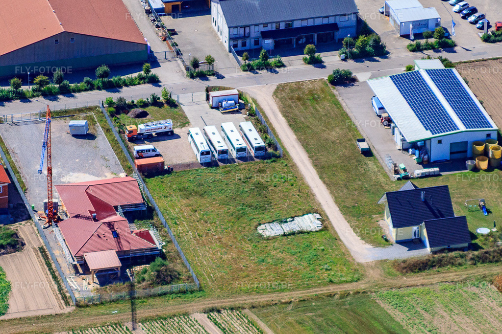 Luftbild: Busunternehmer Henigin in Hatzenbühl im Bundesland Rheinland-Pfalz in Deutschland. Foto: IMG_20590.jpg vom 30.08.2009 durch Werner Riehm/FLY-FOTO.de