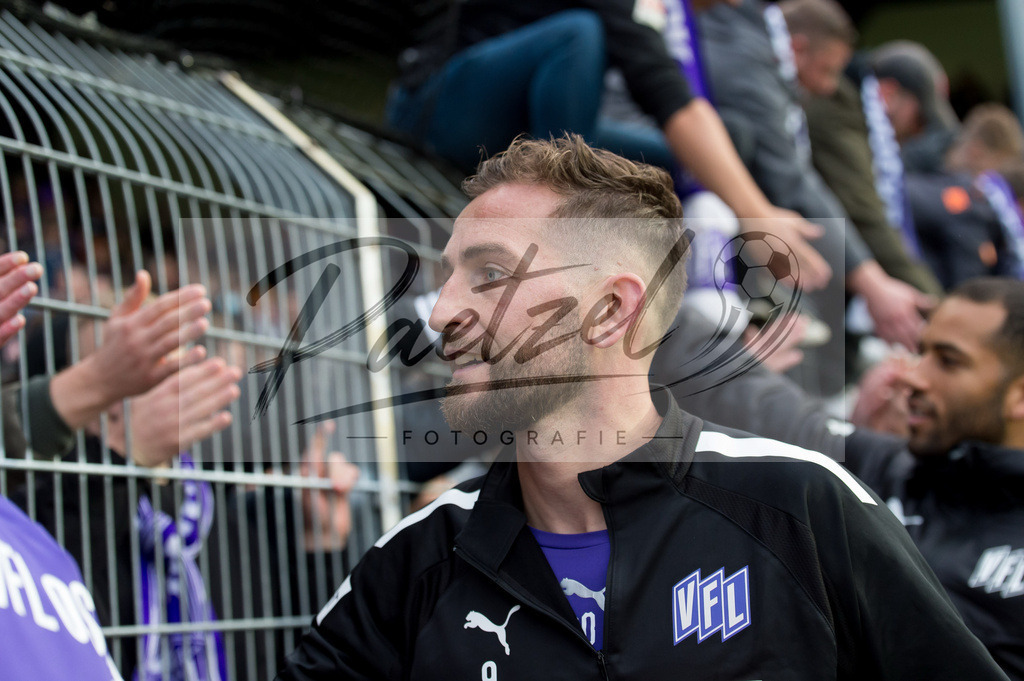 OSNTSV20211106_186 | Fussball, Herren: Marc Heider (VfL Osnabrueck) schaut bei dem Spiel der 3. Liga zwischen VfL Osnabrueck und TSV 1860 Muenchen im Stadion an der Bremer Bruecke am 06.11.2021 in Osnanbrueck, Deutschland.DFB / DFL REGULATIONS PROHIBIT ANY USE OF PHOTOGRAPHS AS IMAGE SEQUENCES AND/OR QUASI-VIDEO. - Realisiert mit Pictrs.com