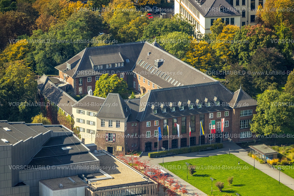 Dinslaken241008960 | Luftbild, Rathaus, Burg Dinslaken, auch Kastell Dinslaken, Burganlage und Flaggen am Eingang, Dinslaken, Ruhrgebiet, Nordrhein-Westfalen, Deutschland
