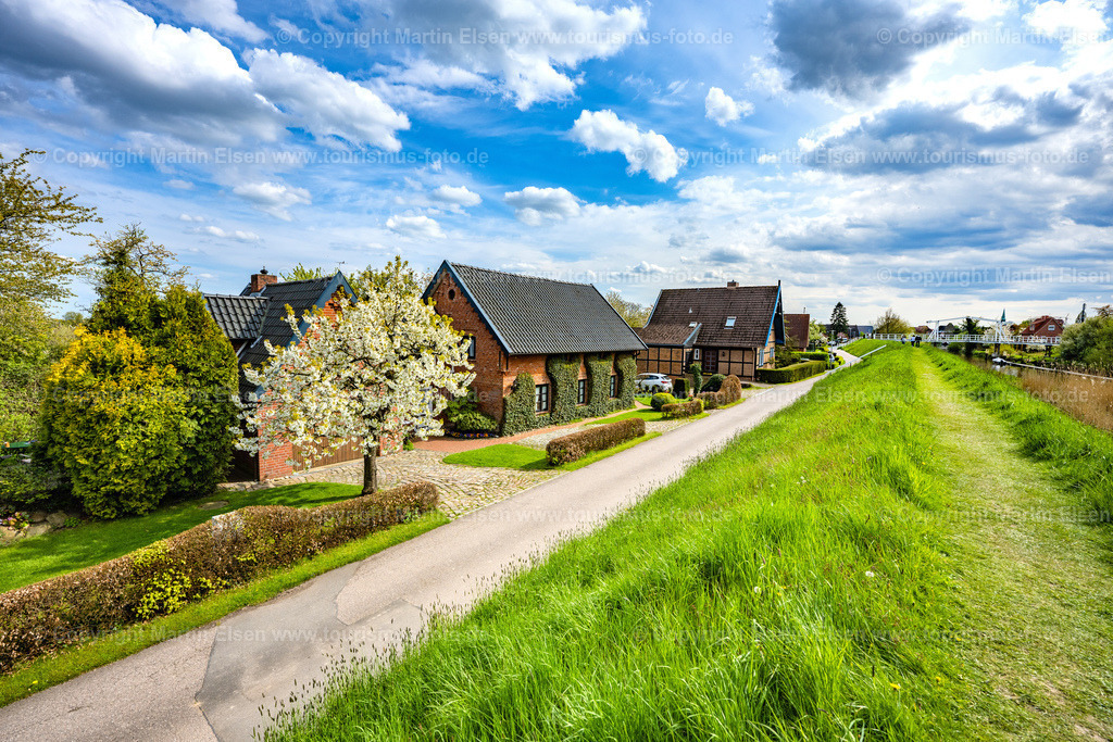 Steinkirchen Deich_der Fluß Lühe_ELS_5087010523 | Fotos aus den Touristenorten aus Norddeutschland. - Realisiert mit Pictrs.com