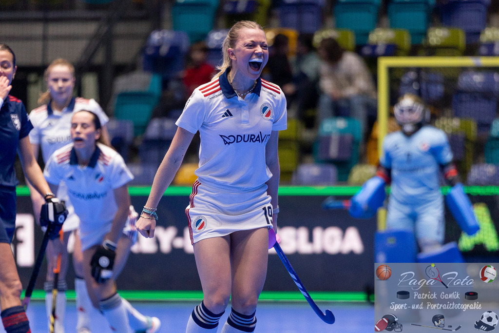 Volvo E.R.B. Final 4 Halbfinale Frauen: Mannheimer HC - Düsseldorfer HC, 25.01.2025 | Verena Neumann (Mannheimer HC #19) freut sich / jubelt nach Abpfiff, Mannheimer HC - Düsseldorfer HC, Frankfurt, Süwag Arena, 25.1.2025 - Realisiert mit Pictrs.com