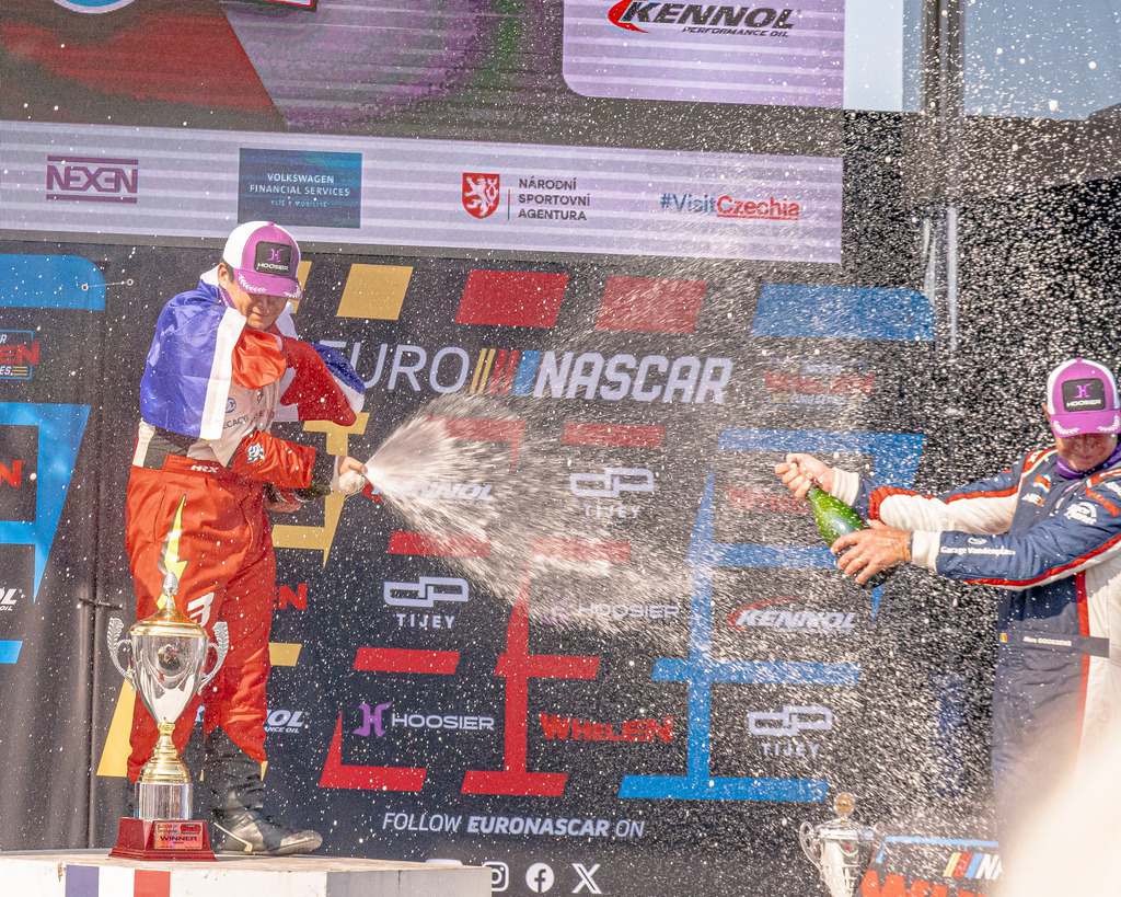 _DSC9235 | Exklusive Motorsport-Fotografie aus Leipzig von TXO Media – für Rennfahrer, Teams & Sponsoren. Sausemuth liefert starke Bilder, die Emotion zeigen. Jetzt buchen & glänzen! - Realisiert mit Pictrs.com