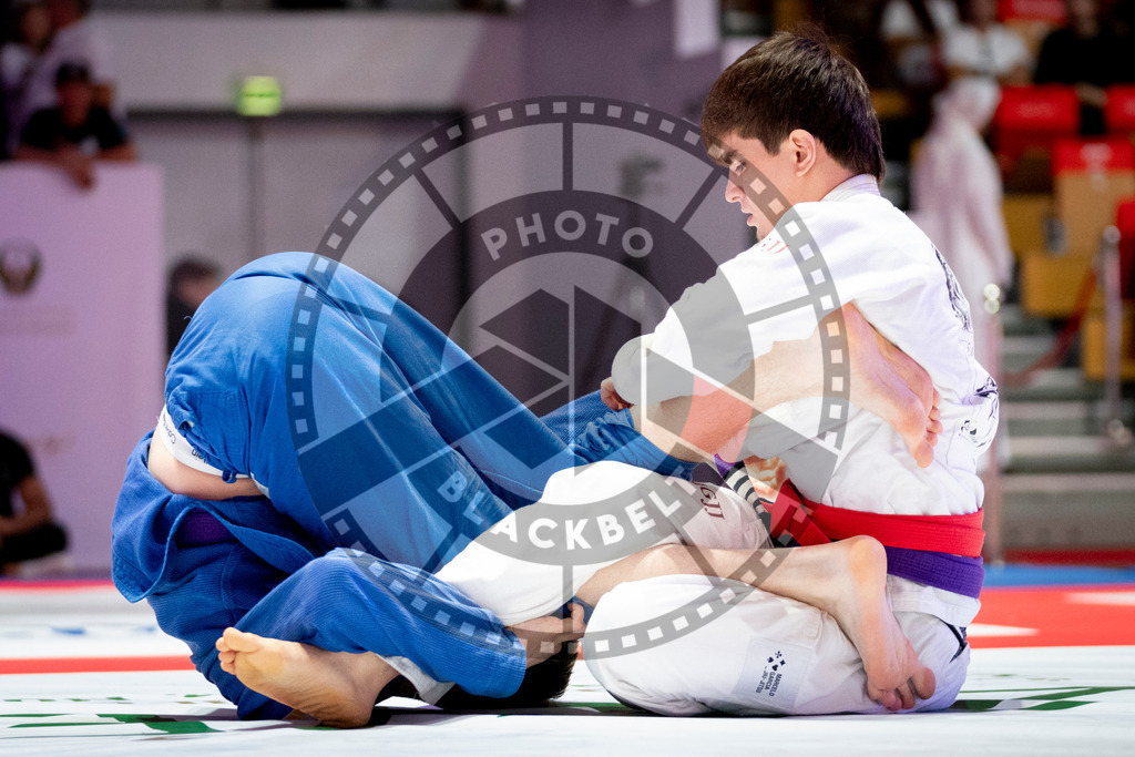 20231109PBB6030 | Fighters compete during the AJP World Professional Championship in the Mubadala Arena in Abu Dhabi, Arab United Emirates, on November 9, 2023.