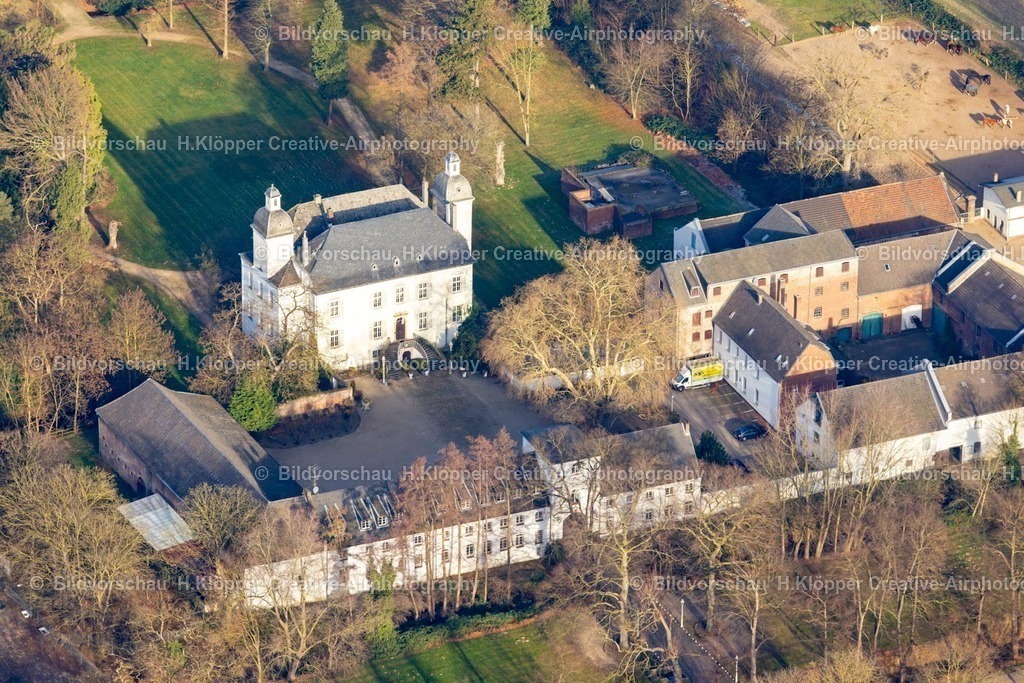 Luftbild Moers-8245 | Luftbildfotografie Luftbild Palais des Schloss " Schloss Lauersfort " an der Straße Torallee im Ortsteil Kapellen in Moers i - Realisiert mit Pictrs.com