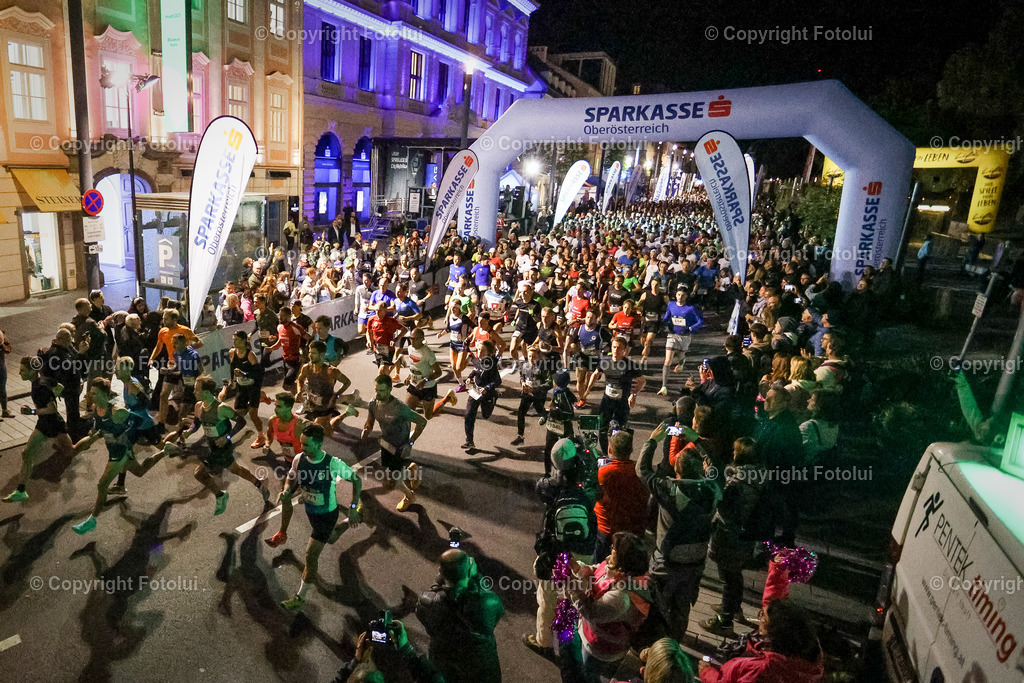 A-BINDER_20220922_0045 | LINZ,  AUSTRIA,22.Sept. 2022 - Night Run, Image shows Night Run.
Photo: Sportmediapics.com/ Manfred Binder