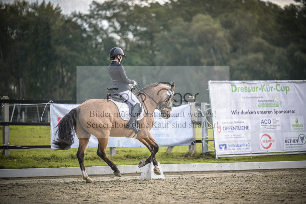DOS_4463 | Entdecke hochwertige Reitturnierfotos von Foto Oger. Professionell, emotional und authentisch – jetzt Lieblingsmomente im Shop bestellen.Deutschlandweite Turnierfotografie. - Realisiert mit Pictrs.com