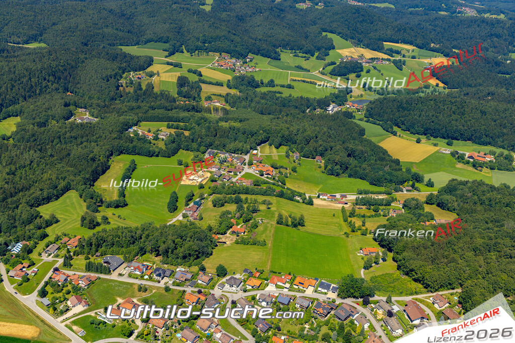 Aktuelles Luftbild von  Fürstenstein - Die Luftaufnahme wurde 2022 mittels UL-Flugzeug erstellt ( keine Drohne ) - hochauflösende Kamera-Systeme von  Canon -Beste Qualität - Für grossformatige Ausdrucke geeignet. Die Geschenkidee !