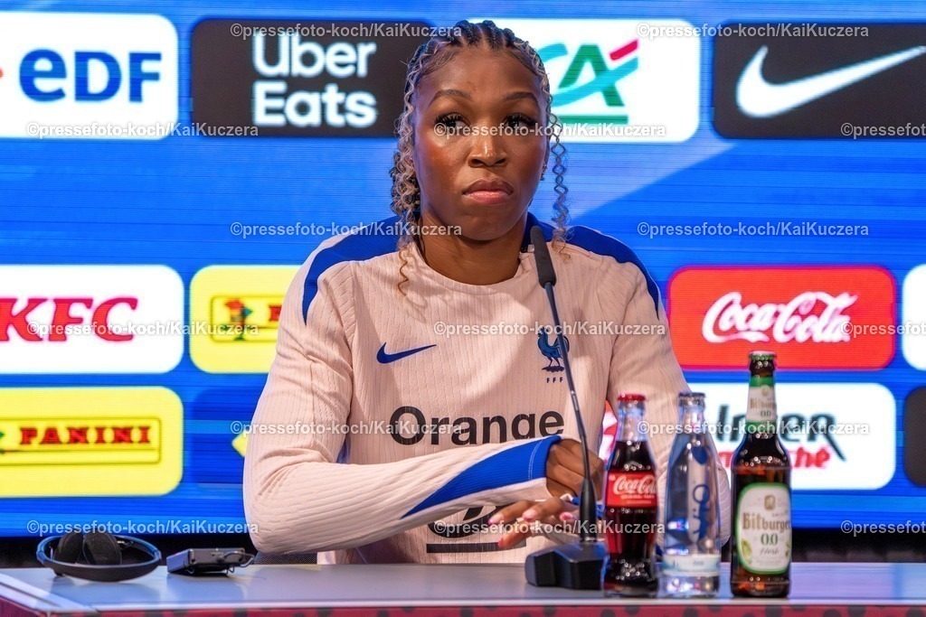 xKKUx23102501027 | 23.10.2025, xkkux, Fußball, Fussball, UEFA Women s Nations League Saison 2025/2026 Pressekonferenz Frankreich vor dem Halbfinal Hinspiel gegen Deutschland, MERKUR SPIEL-ARENA Düsseldorf Delphine Cascarino