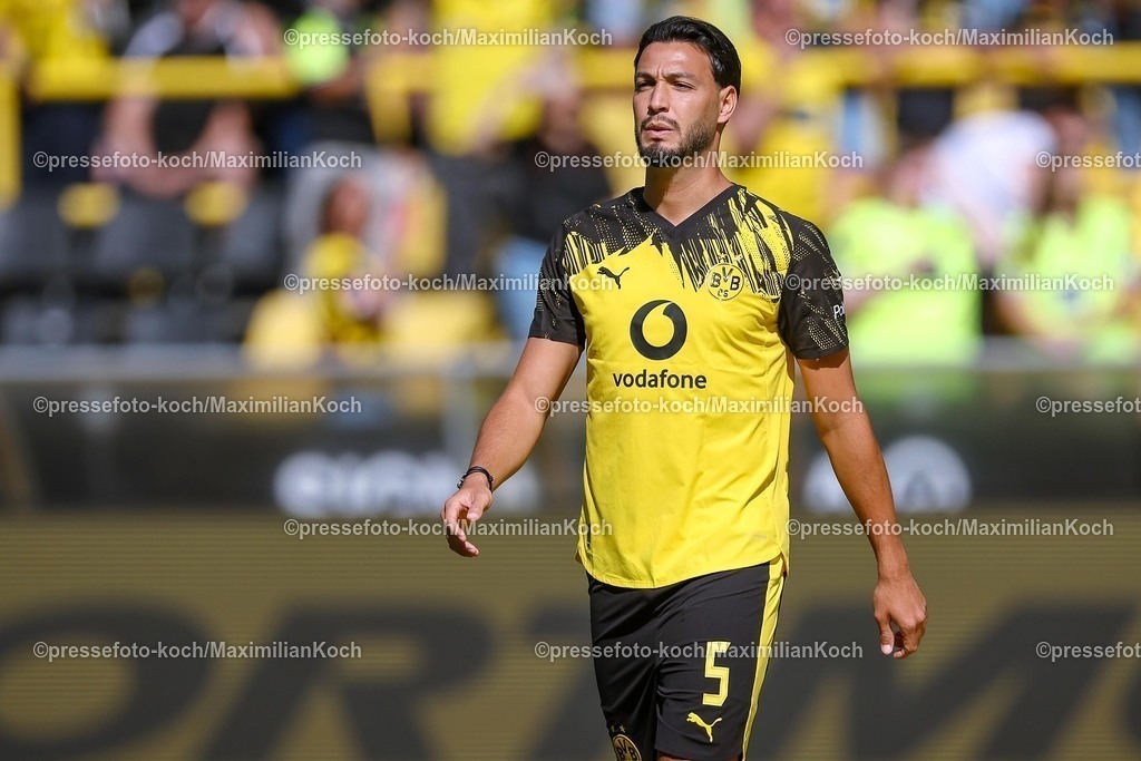 BVB10082500002 | 10.08.2025, Fußball, Borussia Dortmund - Juventus Turin, Testspiel, Signal Iduna Park, Saison 2025 2026: Ramy Bensebaini&nbsp;(BVB #05)   DFB regulations prohibit any use of photographs as image sequences and or quasi-video.