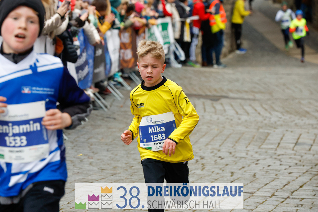 1700m Stadtwerke Jugendlauf | 3 Koenigslauf 2024 1700m Stadtwerke Jugendlauf - Realisiert mit Pictrs.com