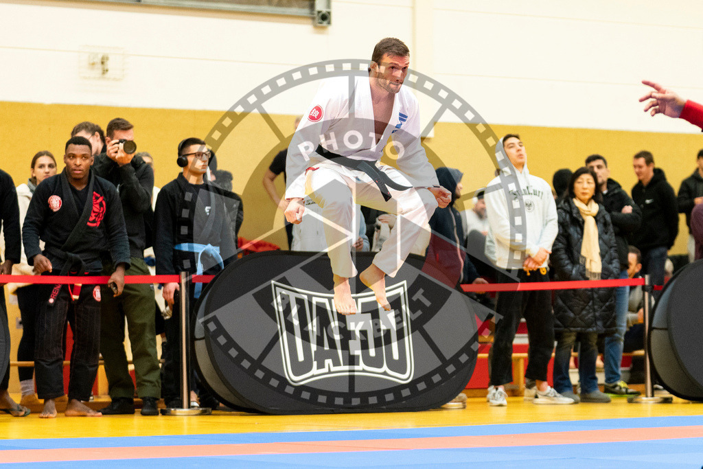 20231118PBB10431 | Fighters compete during the AJP Tour 600 Frankfurt Championship in Frankfurt/Main, Germany, on November 18, 2023.