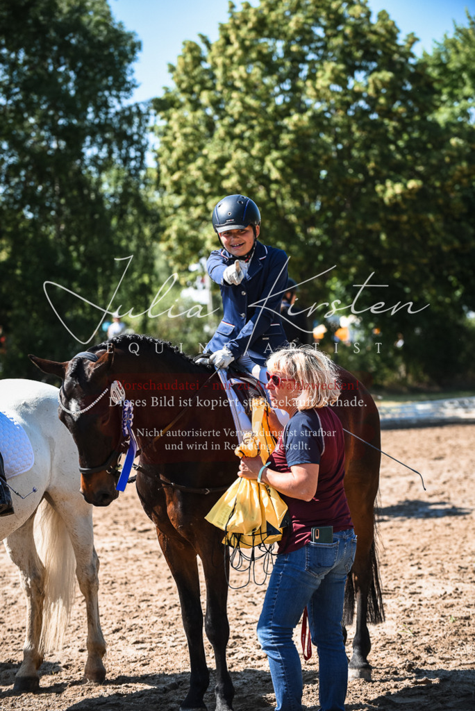 DSC_3670 | Pferde- und Turnierfotografie in Westsachsen. Pferdeportraits, Auftragszeichnungen und intuitive Kunst.