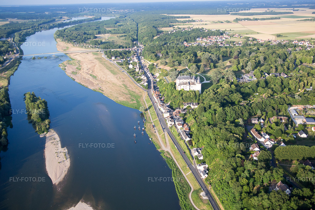 Luftbild: Ortsansicht in Chaumont-sur-Loire im Bundesland Loir-et-Cher in Frankreich. Foto: IMG_082439.jpg vom 20.06.2015 durch Werner Riehm/FLY-FOTO.de