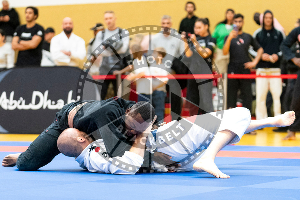 20231118PBB10255 | Fighters compete during the AJP Tour 600 Frankfurt Championship in Frankfurt/Main, Germany, on November 18, 2023.