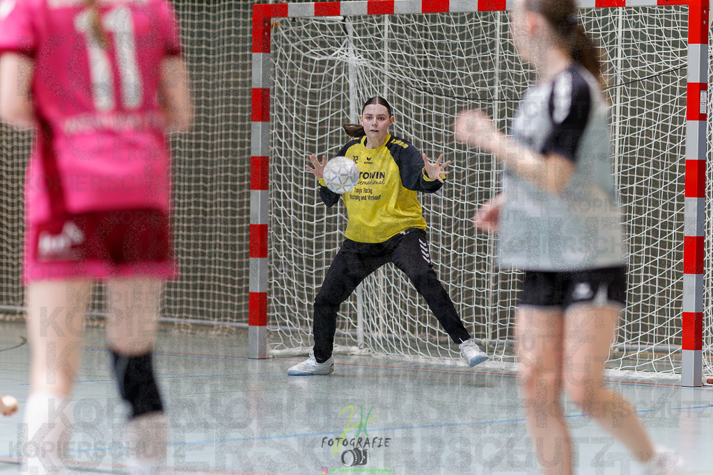 Hessenmeisterschaft wJC - Spiel um Platz 3; TuS Kriftel - SG Schenklengsfeld | Hessenmeisterschaft wJC - Spiel um Platz 3; TuS Kriftel - SG Schenklengsfeld am 22.03.2025 in Biedenkopf (Sporthalle Lahntalschule)Photo © 2025 - Jörg Heinrich - Realisiert mit Pictrs.com