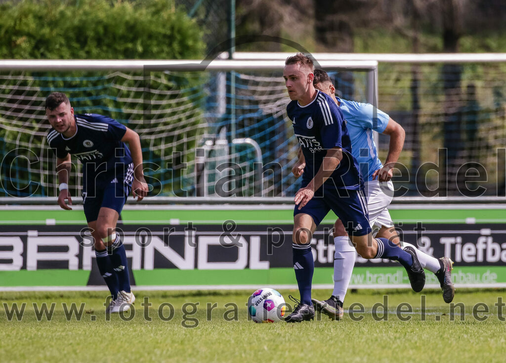 2023-08-26_035_FC_Langengeisling_gegen_TuS_Raubling | Erding, Deutschland, 26.08.2023:
Fußball, Bezirksliga Oberbayern Ost 2023 / 2024, 6. Spieltag, FC Langengeisling gegen TuS Raubling, Endergebnis: 2:0

Lorenz Jilg (TuS Raubling, #13)

Foto: Christian Riedel / fotografie-riedel.net