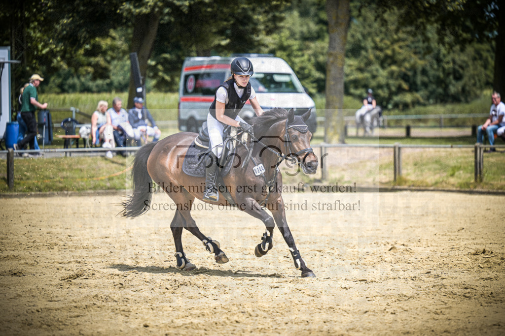 DOS_0488 | Entdecke hochwertige Reitturnierfotos von Foto Oger. Professionell, emotional und authentisch – jetzt Lieblingsmomente im Shop bestellen.Deutschlandweite Turnierfotografie. - Realisiert mit Pictrs.com