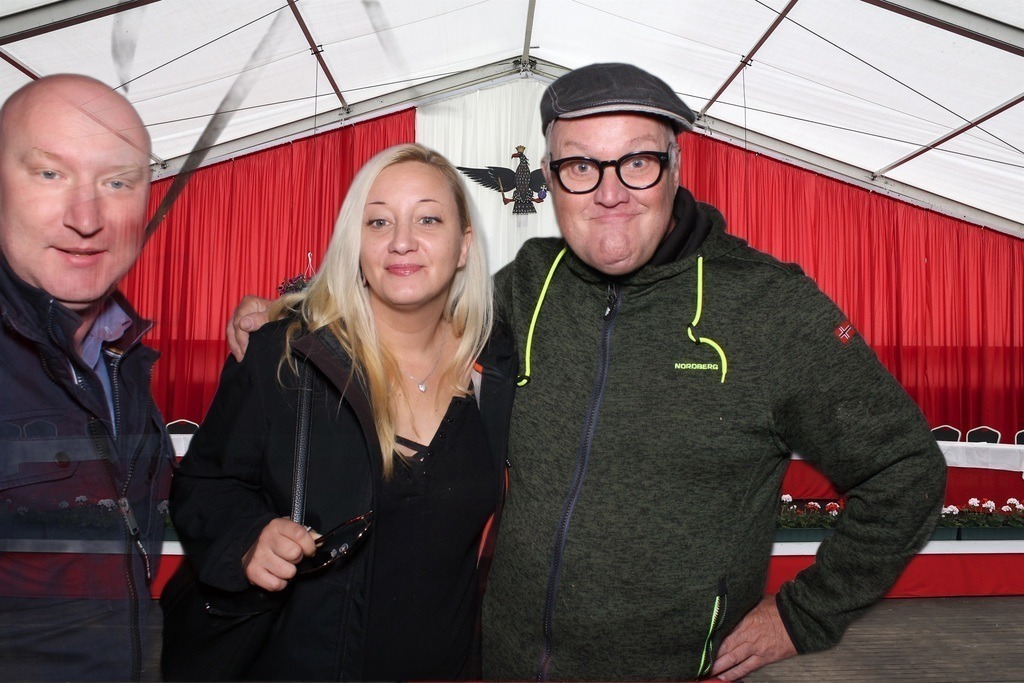 top-top.de 240928-098 | Foto, Video, Fotografie, Videografie, Fotobox, DJ, Discjockey, Musik, Musikbox, Veranstaltung, Photobooth, Amazon, Ebay, Buchtipp, Bestseller, Autor, Verlag, Buch, Wesel, Hamminkeln, NRW, Dinslaken, Rees, Drohne, Hochzeit, Party, Fotobox, Wesel, Fotograf