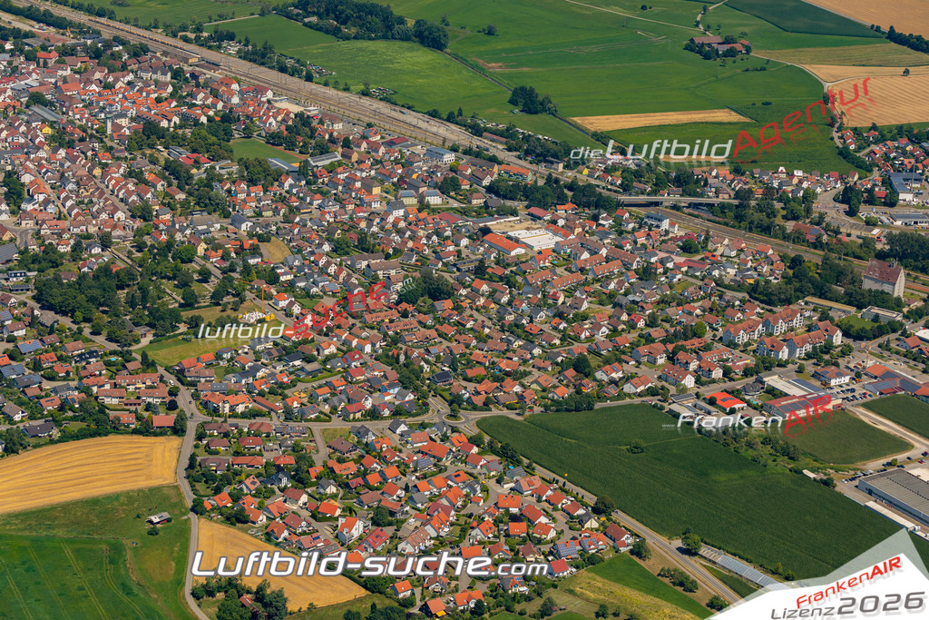 Aktuelles Luftbild von  Aulendorf - Die Luftaufnahme wurde 2022 mittels UL-Flugzeug erstellt ( keine Drohne ) - hochauflösende Kamera-Systeme von  Canon -Beste Qualität - Für grossformatige Ausdrucke geeignet. Die Geschenkidee !