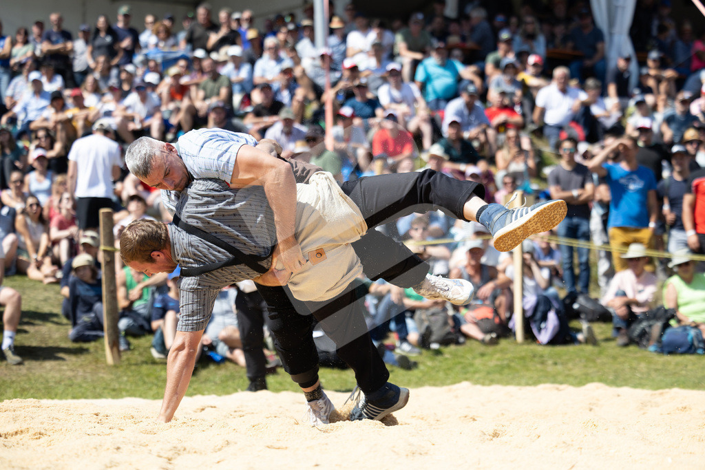 Rigi2025_2287 | Die Schwinger des Schwyzer Kantonalen Schwingerverbandes: Fotos, die Dynamik und Leidenschaft festhalten, sowie emotionale Momente aus dem traditionellen Schwingsport zeigen. - Realisiert mit Pictrs.com