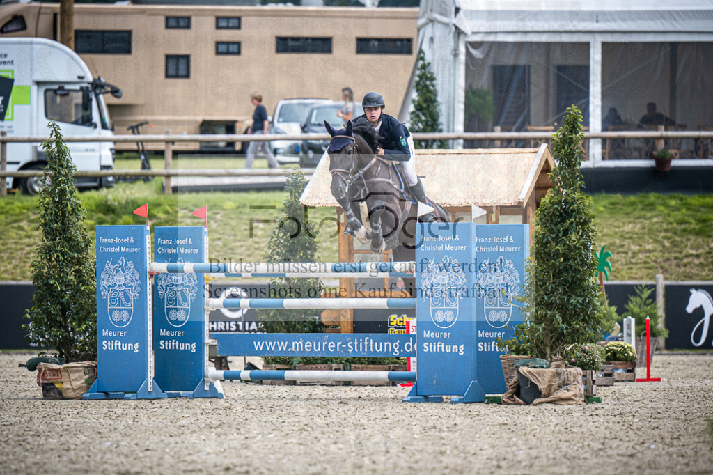 DOS_5361 | Entdecke hochwertige Reitturnierfotos von Foto Oger. Professionell, emotional und authentisch – jetzt Lieblingsmomente im Shop bestellen.Deutschlandweite Turnierfotografie. - Realisiert mit Pictrs.com