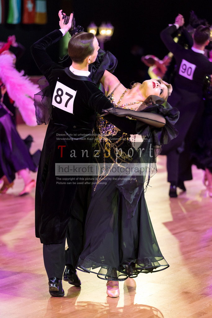 20241215_WDSF_Int_Open_Std-Riga-9340 | Tanzsportbilder, Standardtanz, Lateintanz, WDSF, DTV, LTVB, dancecomp, goc, hessen tanzt, blaues band der spree, walzer, tango, wiener walzer, slowfox, quickstepp, samba, rumba, cha-cha-cha, paso doble. jive, hd-kroft photography, turniertanzsport