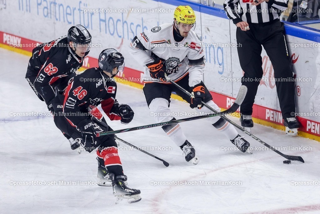 Koe30122401014 | 30.12.2024, Eishockey, Penny DEL, Kölner Haie - Löwen Frankfurt, Spieltag 32, Lanxess-Arena Köln: Parker Tuomie (Kölner Haie #62) und Kevin Niedenz (Kölner Haie #46) gegen Kevin Maginot (FRA #6)