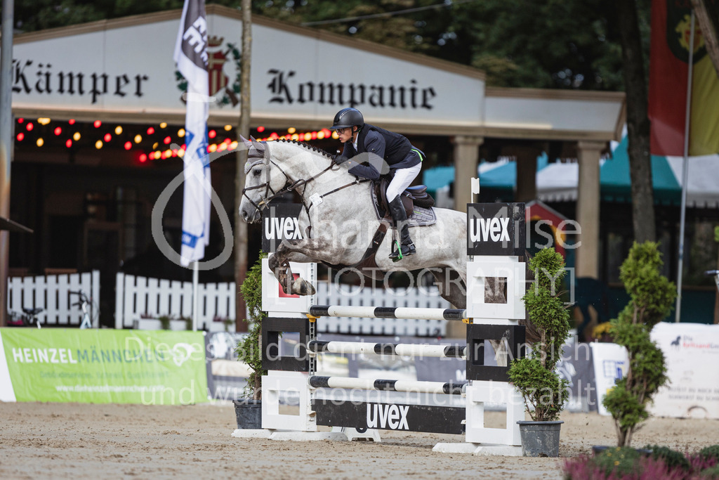 240912_OWLCh_SprPf-M-133 | Deine schönsten Turniermomente als professionelle Fotos! Entdecke hochwertige Pferdesport-Fotografie im Online-Shop. Jetzt Fotos finden & bestellen!