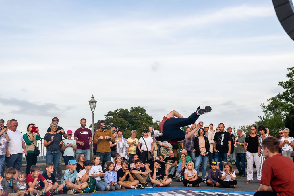Breakdance mit The Saxonz am Forte Belvedere Leisnig | Breakdance mit The Saxonz am Forte Belvedere Leisnig zum Festival Hallo Leisnig 2022. - Realisiert mit Pictrs.com