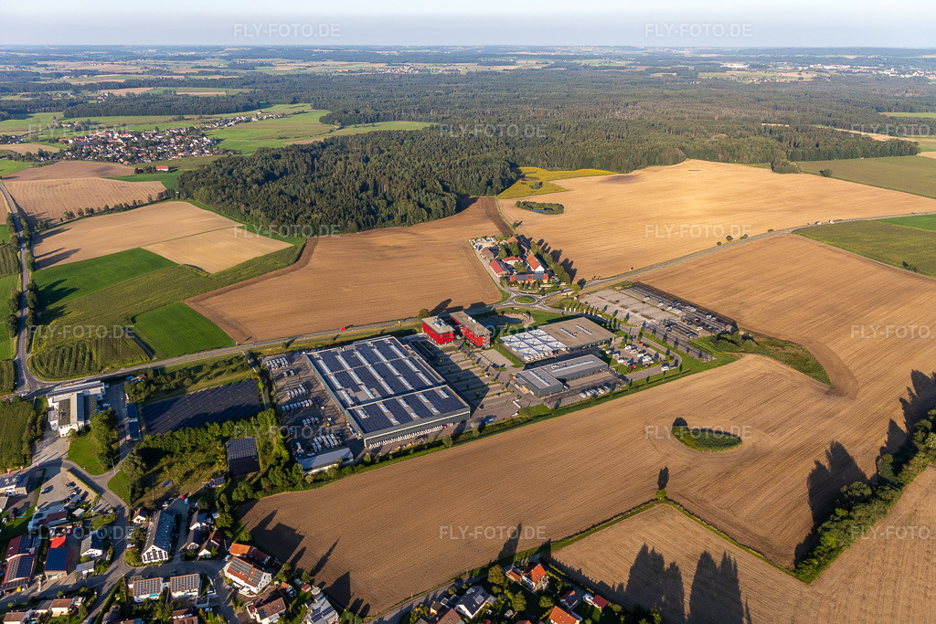 Luftbild: Fahrzeugbau- Werksgelände der Carthago Reisemobilbau GmbH im Ortsteil Rugetsweiler in Aulendorf im Bundesland Baden-Württemberg in Deutschland. Foto: IMG_128959.jpg vom 03.09.2021 durch Werner Riehm/FLY-FOTO.de