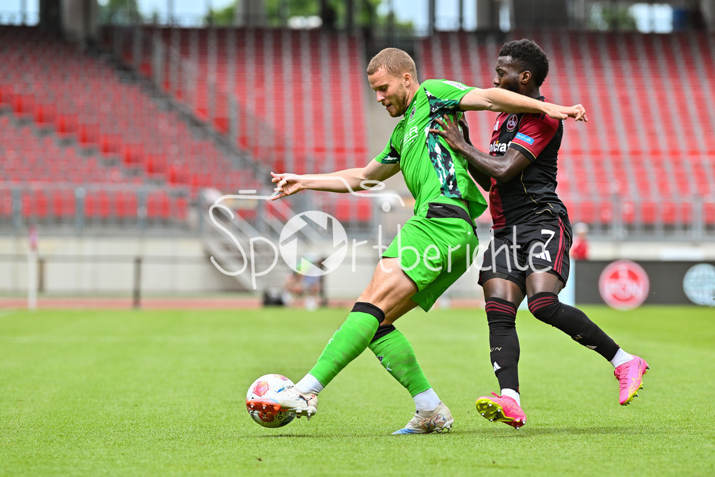1. FC Nürnberg - Borussia Mönchengladbach | im Duell Nico ELVEDI (Borussia Moenchengladbach 30) und Mickael BIRON (1. FC Nuernberg 7) / Zweikampf / Testspiel: 1. FC Nuernberg - Borussia Mönchengladbach, Max-Morlock Stadion am 26.07.2025 / DFL REGULATIONS PROHIBIT ANY USE OF PHOTOGRAPHS AS IMAGE SEQUENCES AND/OR QUASI-VIDEO