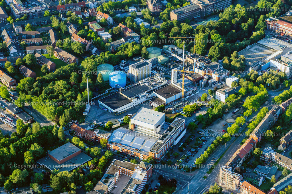 Hamburg_Wandsbek_Am_Neumarkt_Gewerbegebiet_ELS_0122040823 | HAMBURG 04.08.2023 Gebäude und Produktionshallen auf dem Werksgelände der Deutsche Hefewerke GmbH im Ortsteil Wandsbek in Hamburg, Deutschland. // Building and production halls on the premises of Deutsche Hefewerke GmbH in the district Wandsbek in Hamburg, Germany. Foto: Martin Elsen