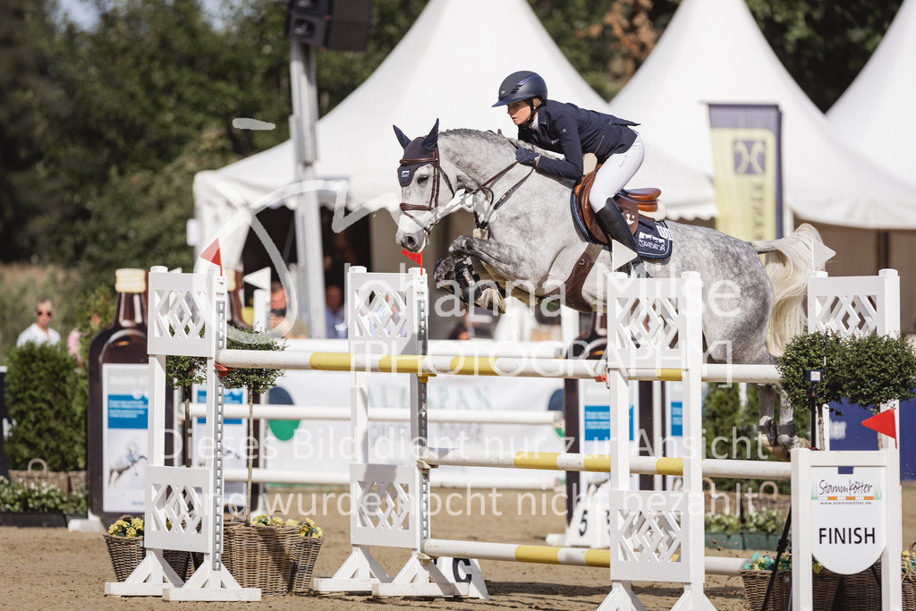 230903_HKM-BCH_Finale6j-104 | Deine schönsten Turniermomente als professionelle Fotos! Entdecke hochwertige Pferdesport-Fotografie im Online-Shop. Jetzt Fotos finden & bestellen!