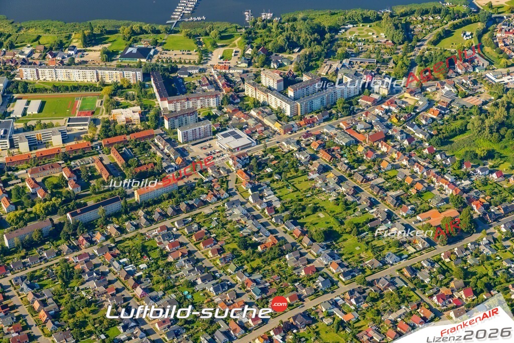 Ribnitz Ribnitz-Damgarten Bild- Das Luftbild wurde 2025 vom UL-Flugzeug heraus erstellt ( keine Drohne bzw. Drohnenaufnahme ) - Hochauflösende Luftaufnahme -Nicht vergleichbar mit Google Maps oder Satelittenbilder- Die Geschenkidee !Mit Lizenz und Bildrechte bestellbar - CC