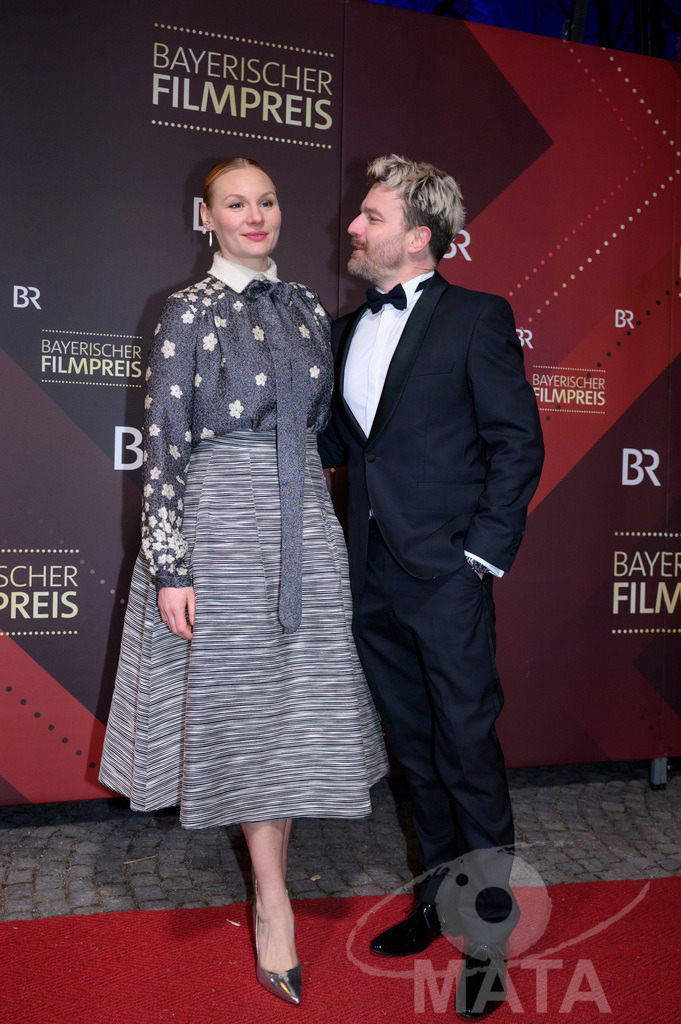 _DWI5358 | Friedrich Mücke und Rosalie Thomass bei der Verleihung des 47. Bayerischen Filmpreises 2026  im Prinzregententheater. München, Deutschland. Der Bayerische Filmpreis wird seit 1979 von der Bayerischen Staatsregierung verliehen, um die Bedeutung des Kinofilms als Kulturgut herauszustellen - Realisiert mit Pictrs.com
