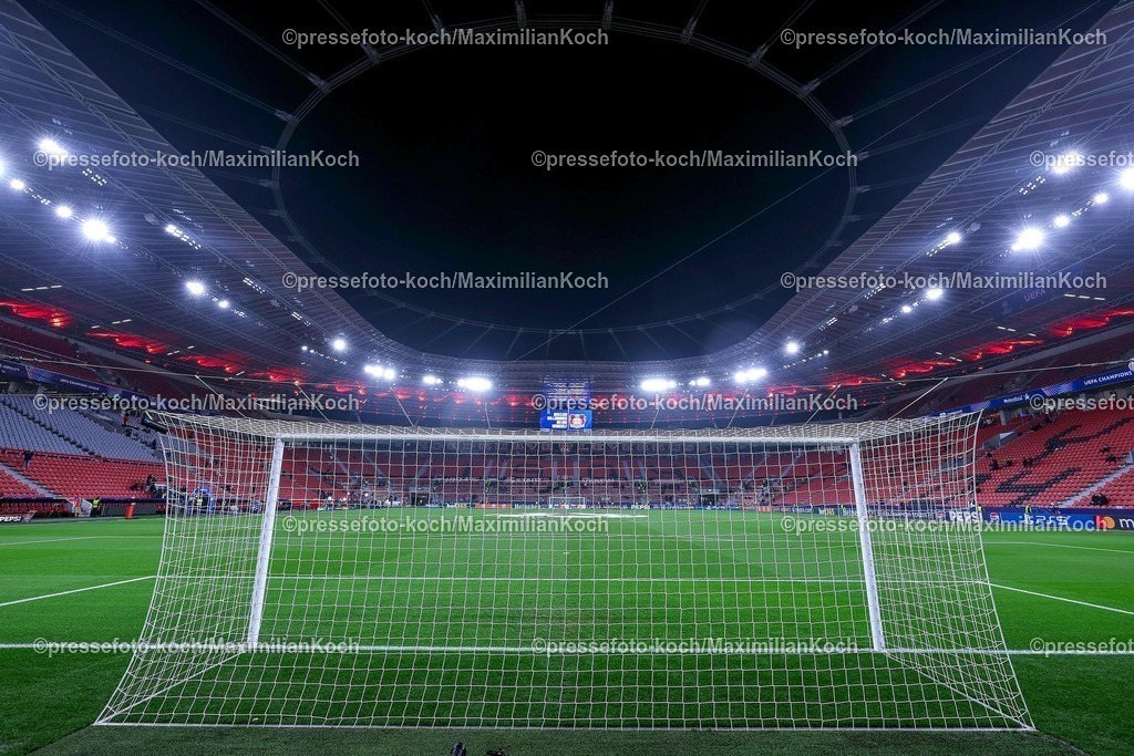 UCL11032502124 | 11.03.2025, Fußball, UEFA Champions League, Bayer 04 Leverkusen - FC Bayern München, Achtelfinale Rückspiel, BayArena, Saison 2024 2025: Feature Innenansicht Spielstätte Stadion Arena Übersicht Übersichtsbild Übersichtsfoto Spielfeld Tribüne Tribünen DFB regulations prohibit any use of photographs as image sequences and or quasi-video.