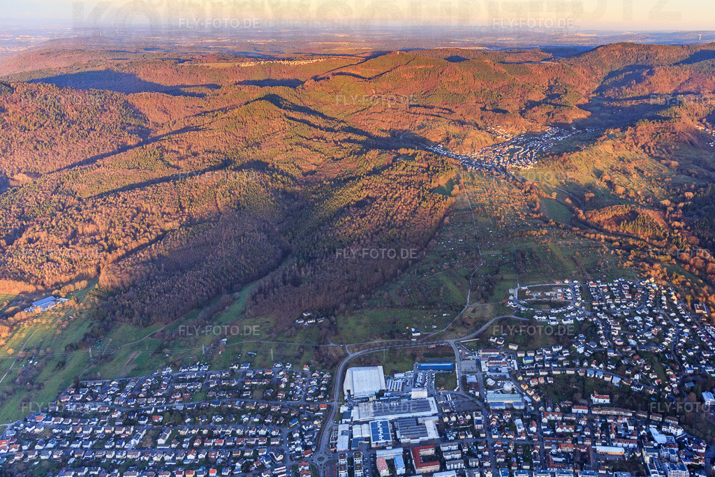 Protektorwerk Florenz Maisch GmbH & Co. KG  https://www.protektor.de/de/ | Luftbild: Protektorwerk Florenz Maisch GmbH & Co. KG  https://www.protektor.de/de/ in Gaggenau im Bundesland Baden-Württemberg in Deutschland. Foto: IMG_130269.jpg vom 01.01.2022 durch Werner Riehm/FLY-FOTO.de - Realisiert mit Pictrs.com