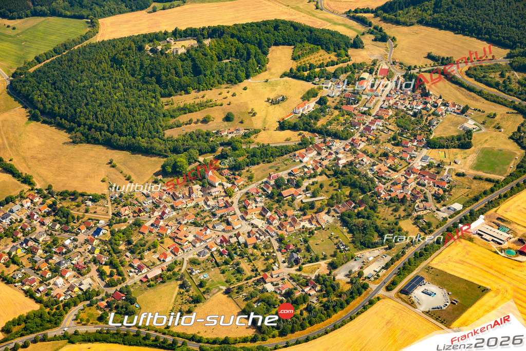 Die Luftaufnahme Henneburg - Meiningen wurde 2022 vom Flugzeug aus (keine Drohne) erstellt. Hohe Auflösung -für große Poster und Wandbilder geeignet - Garantiert!