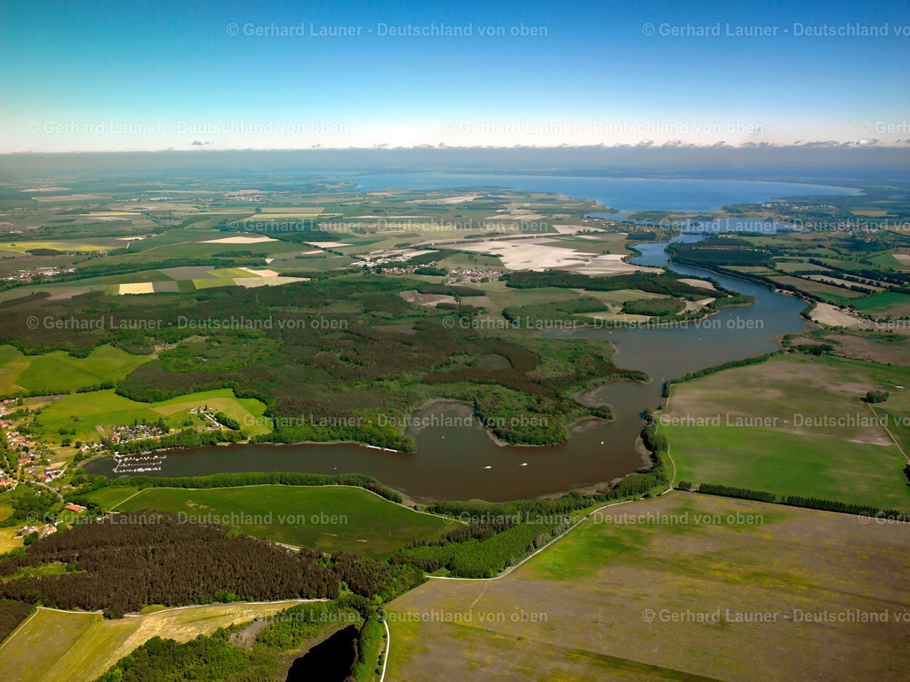 2415274 | Blick über den Müritzarm und die Seenlandschaft Müritzsee