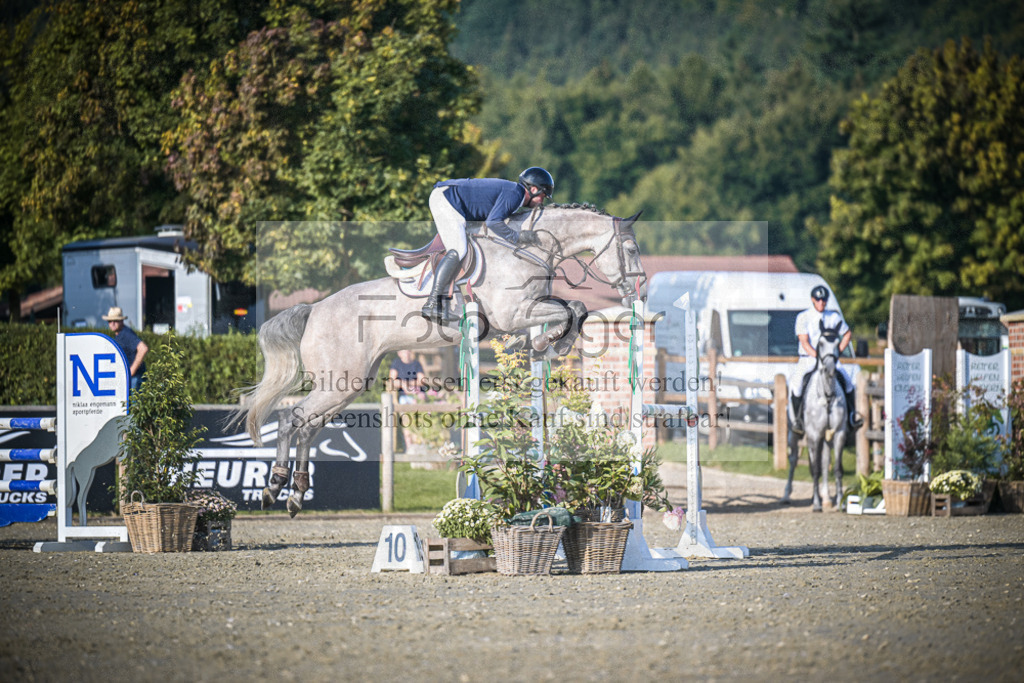 DOS_1327 | Entdecke hochwertige Reitturnierfotos von Foto Oger. Professionell, emotional und authentisch – jetzt Lieblingsmomente im Shop bestellen.Deutschlandweite Turnierfotografie. - Realisiert mit Pictrs.com