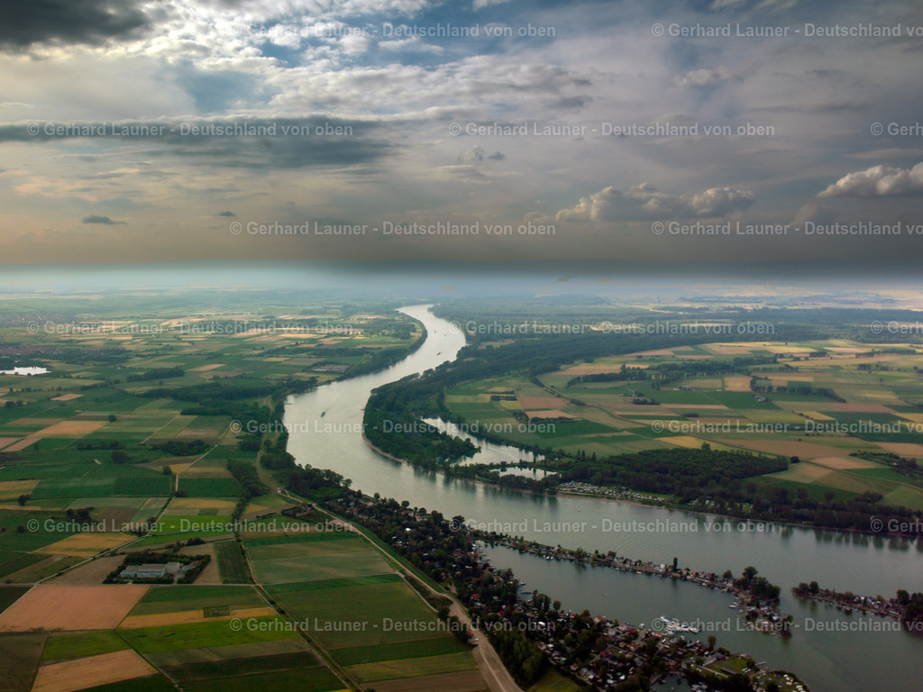 24S03213 | Online-Shop für Luftbilder aus Deutschland. Seit über 45 Jahren baut Gerhard Launer das Luftbildarchiv mit unterschiedlichsten Themen stetig weiter aus.