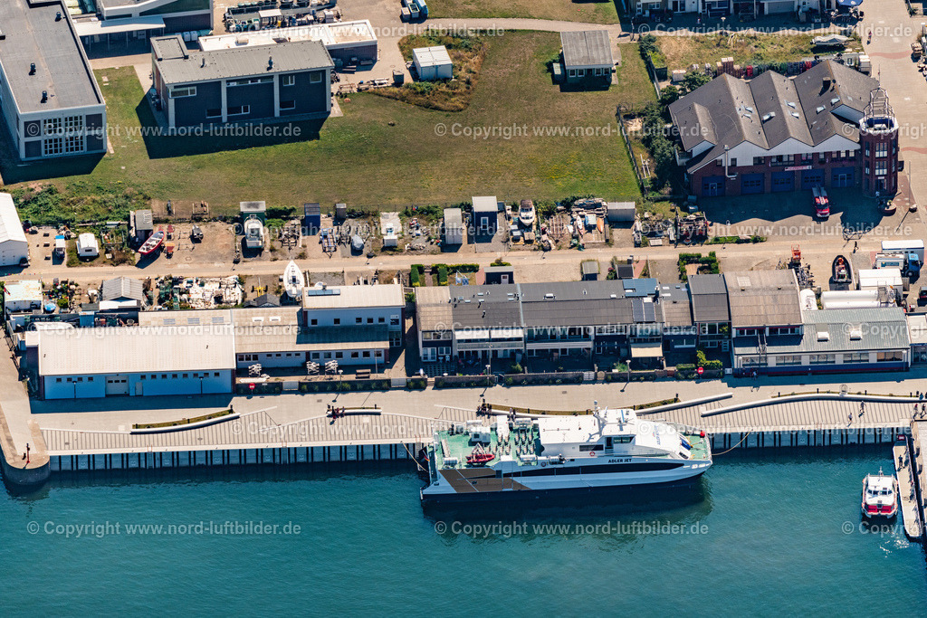 Helgoland_Hafen_Adler_Jet_Adler_Schiffe_ELS_8017130822 | HELGOLAND 13.08.2022 Passagier- und Fahrgastschiff " Adler Jet " Katamaran in Helgoland im Bundesland Schleswig-Holstein, Deutschland. Weiterführende Informationen bei: Adler-Schiffe GmbH & Co. KG. // Passenger ship " Adler Jet " in Helgoland in the state Schleswig-Holstein, Germany. Further information at: Adler-Schiffe GmbH & Co. KG. Foto: Martin Elsen