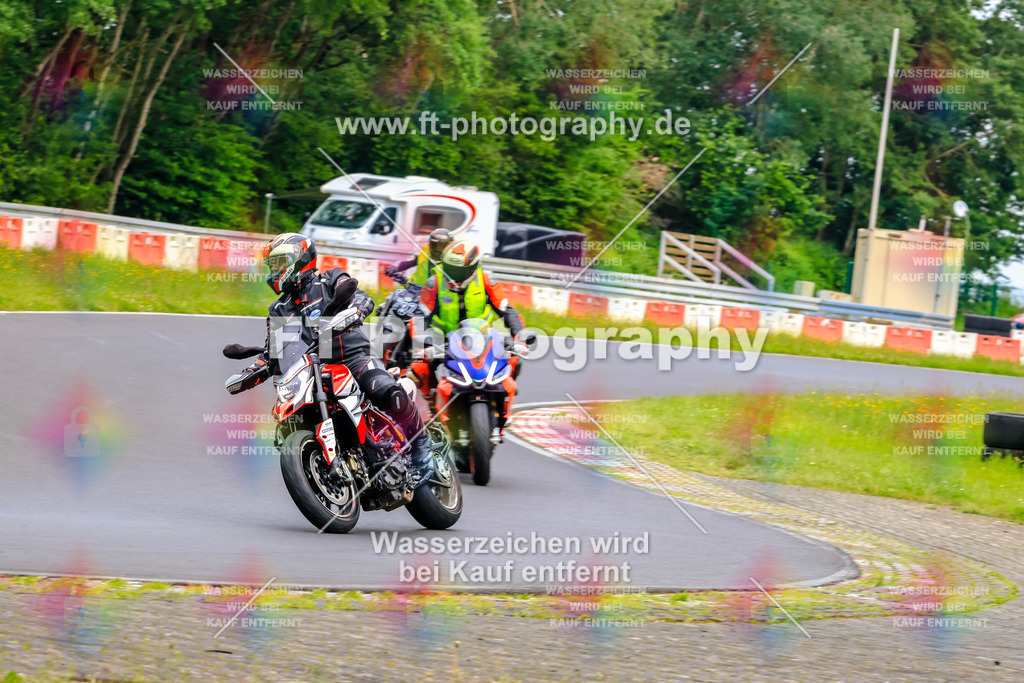 VBK-7879 | Hier findet Ihr Bilder von Touristenfahrten auf der Nürburgring Nordschleife oder von anderen Veranstaltungen die ich besucht habe. Viel Spass beim Durch Schauen 