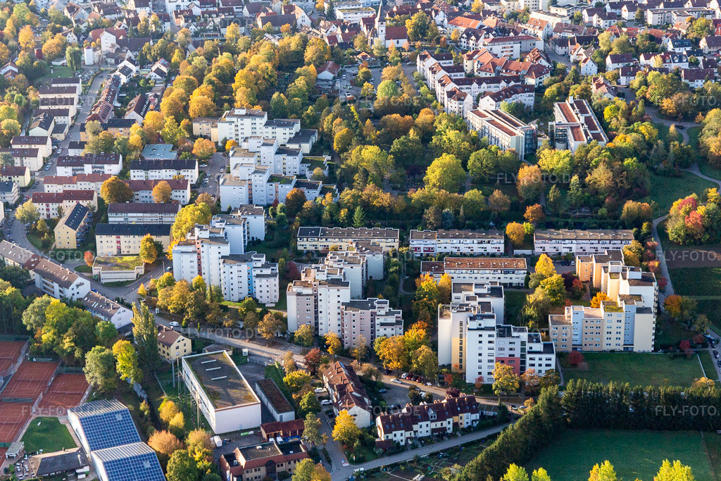 Luftbild: Terassenwohnblöcke an der Bauernstr in Ditzingen im Bundesland Baden-Württemberg in Deutschland. Foto: IMG_119129.jpg vom 14.10.2019 durch Werner Riehm/FLY-FOTO.de