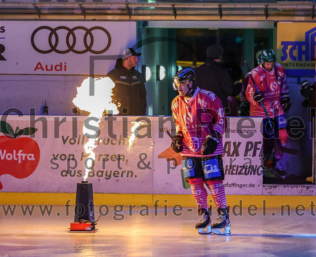 2025-10-28_008_TSV_Erding_gegen_Toelzer_Loewen | Erding, Deutschland, 28.10.2025:Eishockey, Oberliga Süd 2025 / 2026, 13. Spieltag, TSV Erding gegen Tölzer Löwen, Endergebnis: 2:5Marco Pfleger (Erding Gladiators, #47)Foto: Christian Riedel / fotografie-riedel.net