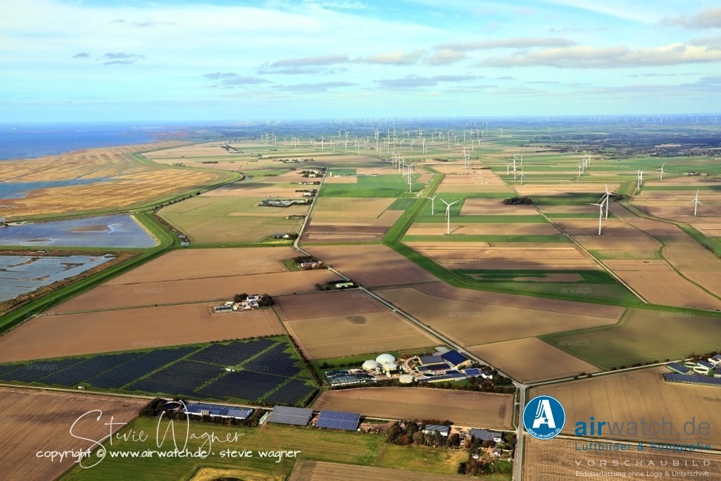 Luftbilder-Nordfriesland--Husum-Reussenköge-Kuestenlinie-Landgewinnung-airwatch-wagner-IMG_1882 | Reußenköge ist eine Gemeinde im Kreis Nordfriesland in Schleswig-Holstein, Deutschland. Die Gemeinde befindet sich mitten in der nordfriesischen Marsch und umfasst sieben eingedeichte Köge, darunter den Reußenkoog, der nach dem Grafen Heinrich XLIII. Reuß zu Köstritz benannt ist.